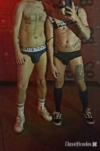 2 boys