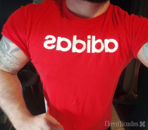 Massagista peludo com experiência em massagens