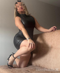 Corpo escultural, voz meiga e sensual.