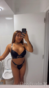 Morena cheia de tesao com leite as calma c brinquedo gostoso