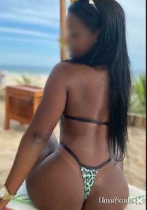Morena atraente gostosa safada adora beijar