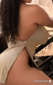 Rita massagista em bata sem calcinha