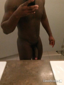 Negro disponivel para qualquer momento agradavel