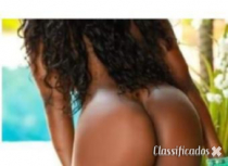 Negona cabo-verdiana jovem africana meiga simpática carinhos