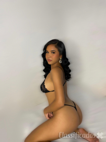 Latina Jimena de luxo