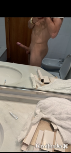 homen jovem desportivo i doutado pra mulheres ou casal