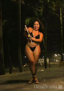 Safadona querendo pau gostoso no rabinho