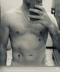 Rapaz jovem , cheiroso que adora o fogo ?