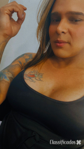 mulher elegante e simpatica