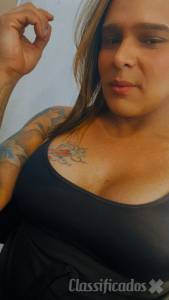 mulher elegante e simpatica