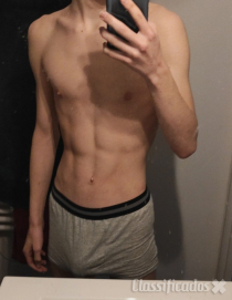 Jovem acompanhante