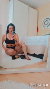 Vicky brasileira belas curvas